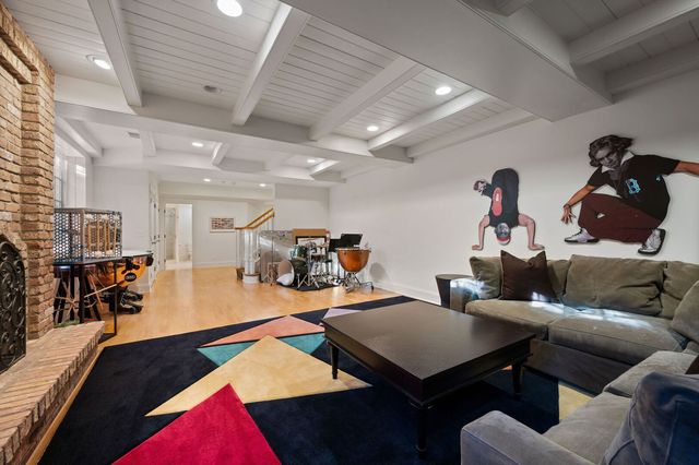 677 Greenleaf Avenue, Glencoe, IL 60022