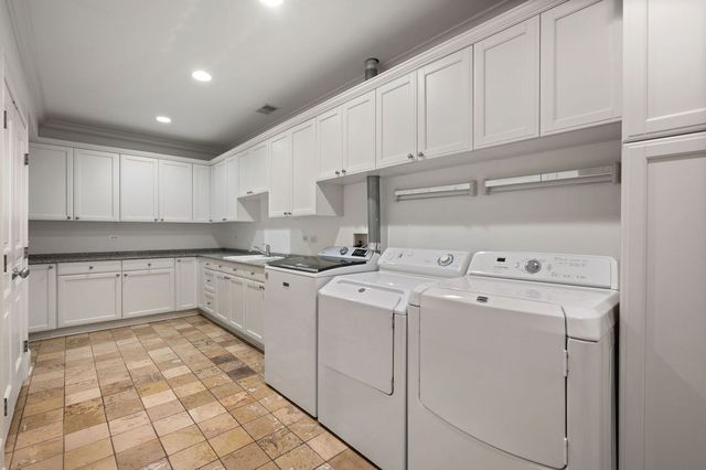 677 Greenleaf Avenue, Glencoe, IL 60022