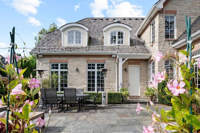 677 Greenleaf Avenue, Glencoe, IL 60022