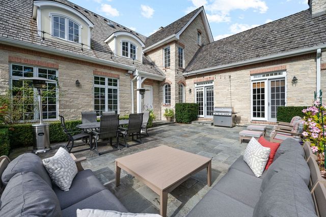 677 Greenleaf Avenue, Glencoe, IL 60022