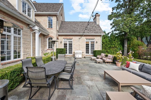 677 Greenleaf Avenue, Glencoe, IL 60022