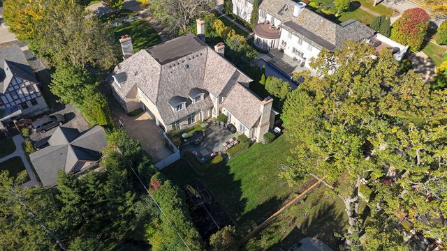 677 Greenleaf Avenue, Glencoe, IL 60022