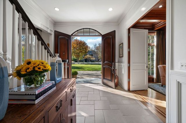 677 Greenleaf Avenue, Glencoe, IL 60022