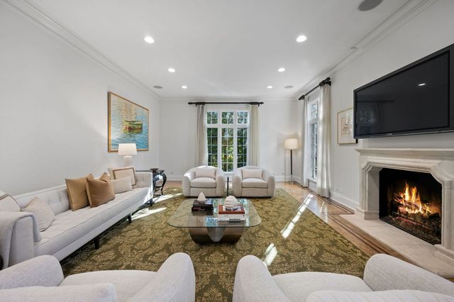 677 Greenleaf Avenue, Glencoe, IL 60022