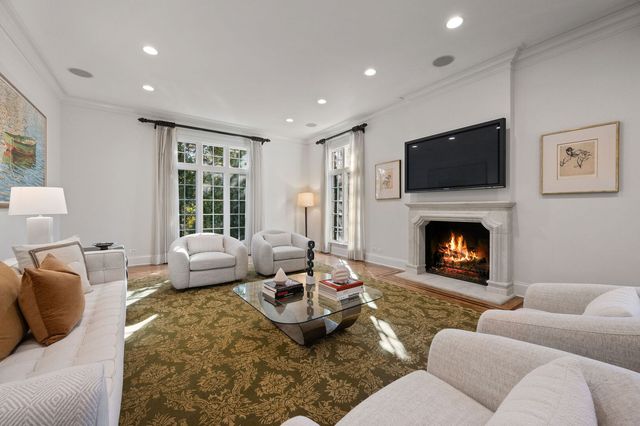 677 Greenleaf Avenue, Glencoe, IL 60022