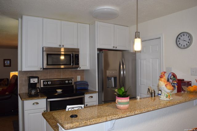 313 NELL DEANE BLVD, Schertz, TX 78154