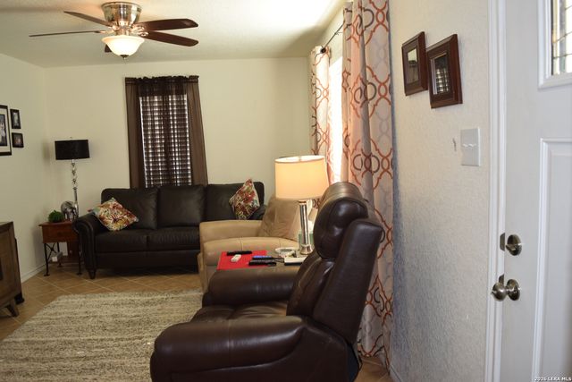 313 NELL DEANE BLVD, Schertz, TX 78154