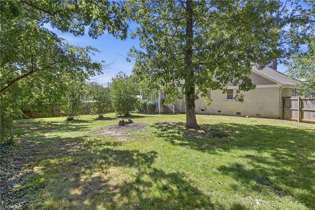 1233 Guilford College Road, Jamestown, NC 27282