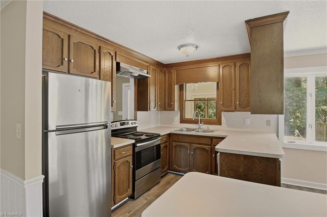 1233 Guilford College Road, Jamestown, NC 27282