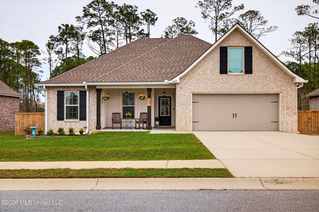 6932 Osprey Drive, Ocean Springs, MS 39564