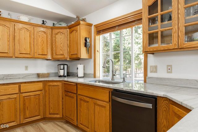 366 Springbrook Drive, Grants Pass, OR 97527