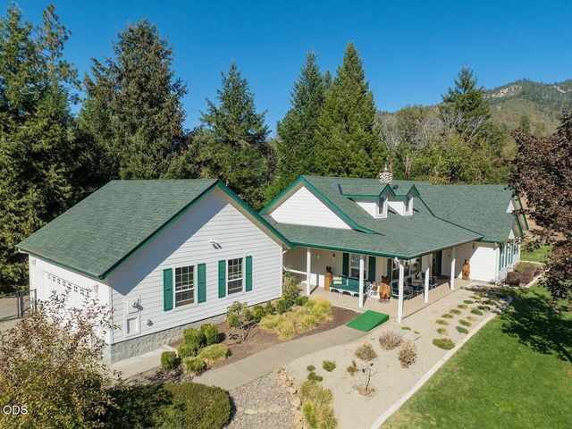 366 Springbrook Drive, Grants Pass, OR 97527