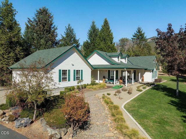 366 Springbrook Drive, Grants Pass, OR 97527