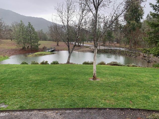 366 Springbrook Drive, Grants Pass, OR 97527