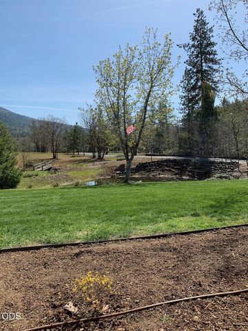 366 Springbrook Drive, Grants Pass, OR 97527