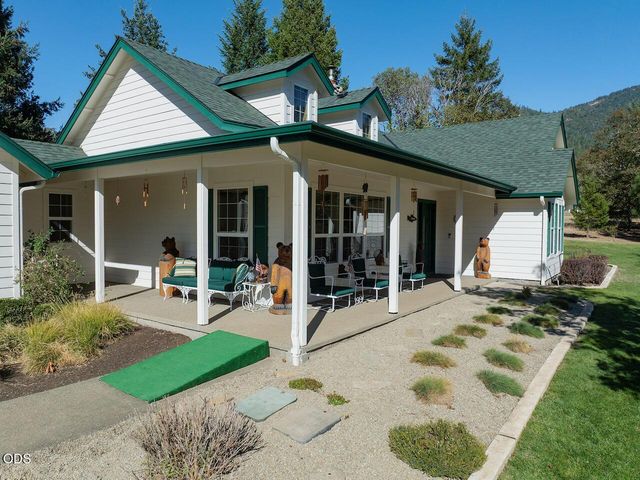 366 Springbrook Drive, Grants Pass, OR 97527