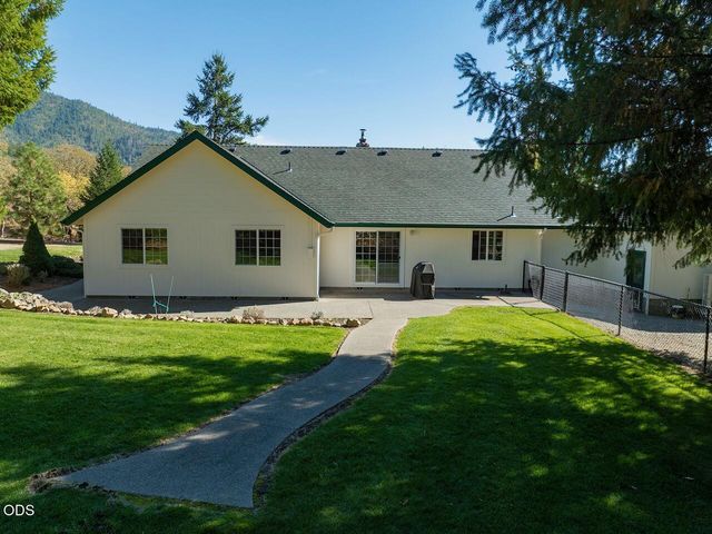366 Springbrook Drive, Grants Pass, OR 97527