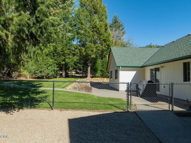 366 Springbrook Drive, Grants Pass, OR 97527