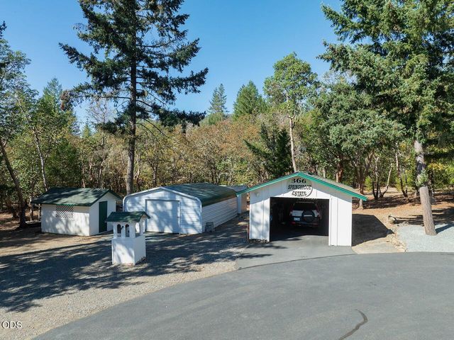 366 Springbrook Drive, Grants Pass, OR 97527