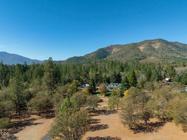 366 Springbrook Drive, Grants Pass, OR 97527