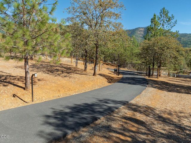366 Springbrook Drive, Grants Pass, OR 97527