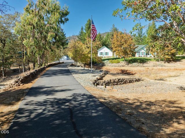 366 Springbrook Drive, Grants Pass, OR 97527