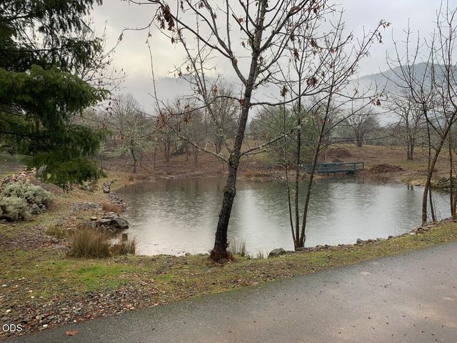 366 Springbrook Drive, Grants Pass, OR 97527