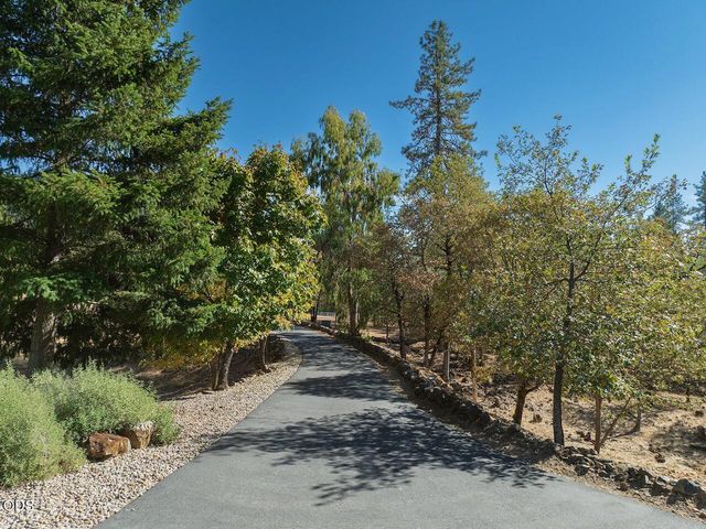 366 Springbrook Drive, Grants Pass, OR 97527