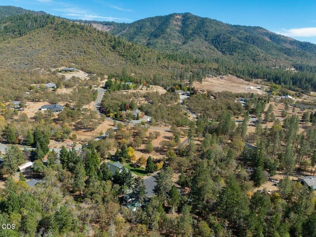 366 Springbrook Drive, Grants Pass, OR 97527