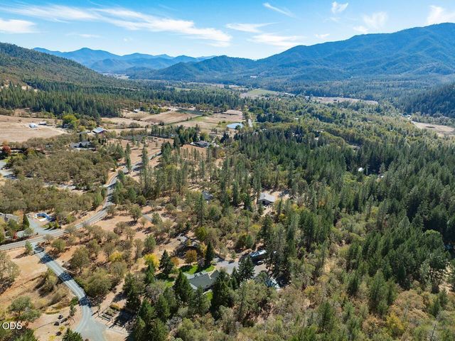 366 Springbrook Drive, Grants Pass, OR 97527