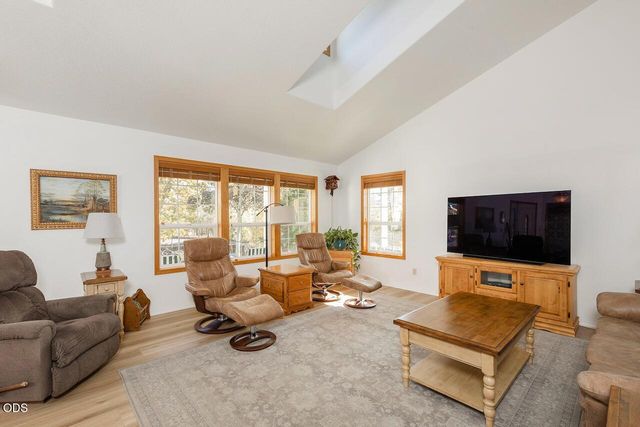 366 Springbrook Drive, Grants Pass, OR 97527