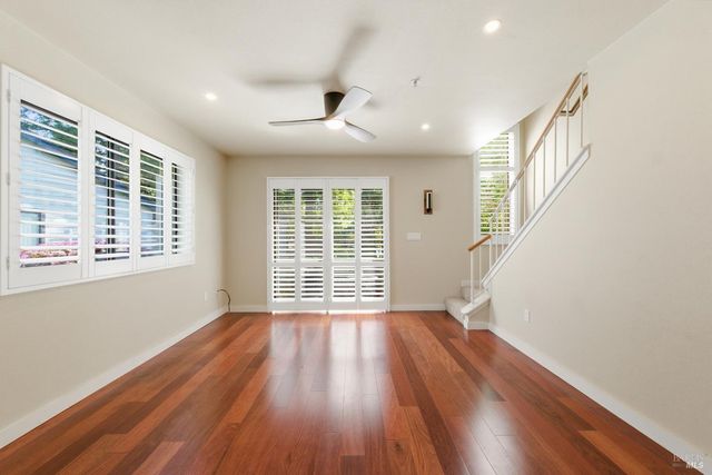 2 Village Pkwy, Napa, CA 94558