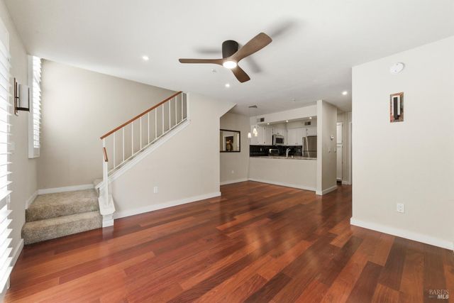 2 Village Pkwy, Napa, CA 94558