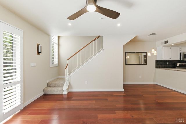 2 Village Pkwy, Napa, CA 94558