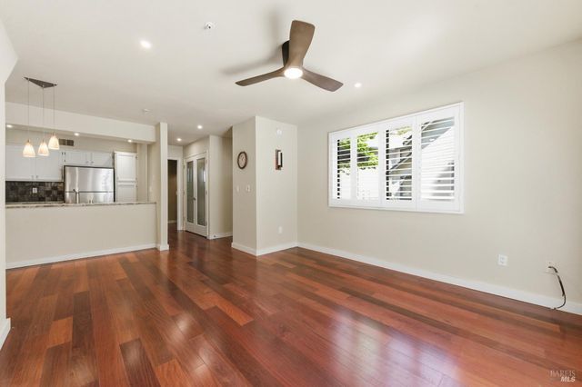 2 Village Pkwy, Napa, CA 94558