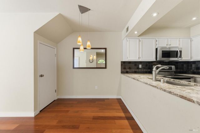 2 Village Pkwy, Napa, CA 94558