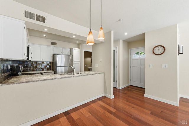 2 Village Pkwy, Napa, CA 94558