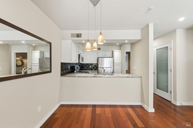 2 Village Pkwy, Napa, CA 94558