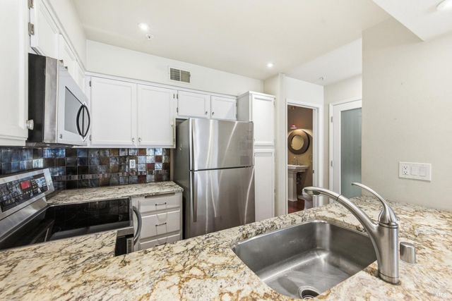 2 Village Pkwy, Napa, CA 94558