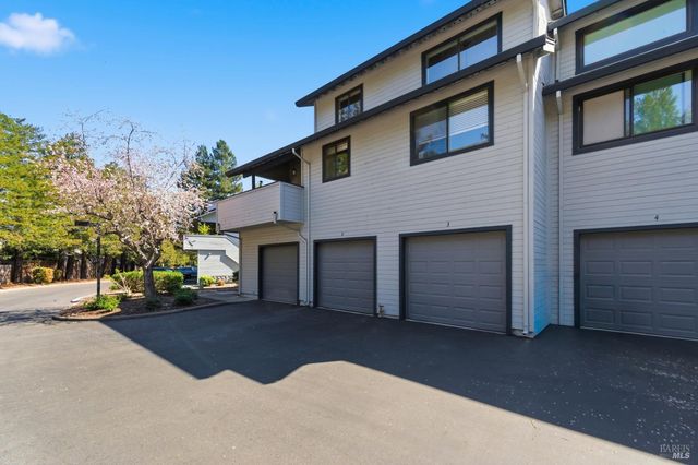 2 Village Pkwy, Napa, CA 94558