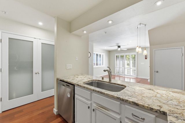 2 Village Pkwy, Napa, CA 94558