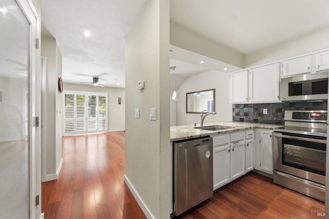 2 Village Pkwy, Napa, CA 94558