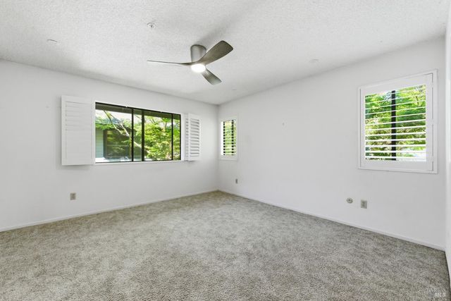 2 Village Pkwy, Napa, CA 94558