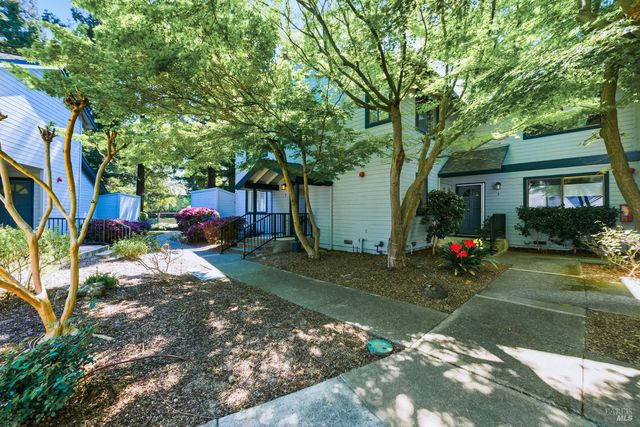 2 Village Pkwy, Napa, CA 94558