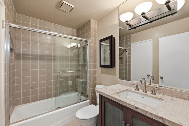 2 Village Pkwy, Napa, CA 94558