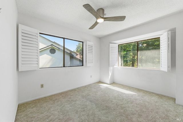 2 Village Pkwy, Napa, CA 94558