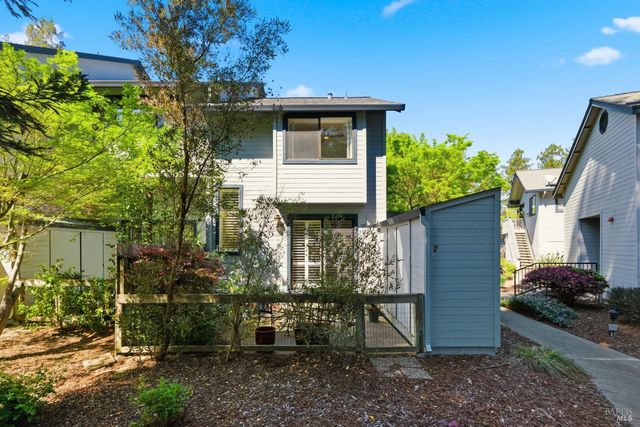 2 Village Pkwy, Napa, CA 94558