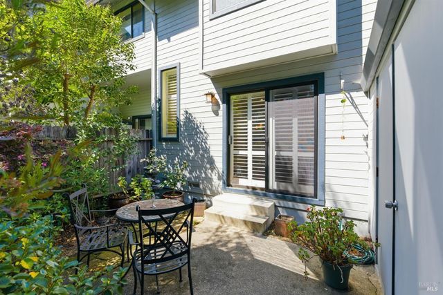 2 Village Pkwy, Napa, CA 94558