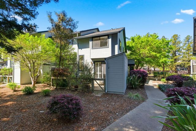 2 Village Pkwy, Napa, CA 94558