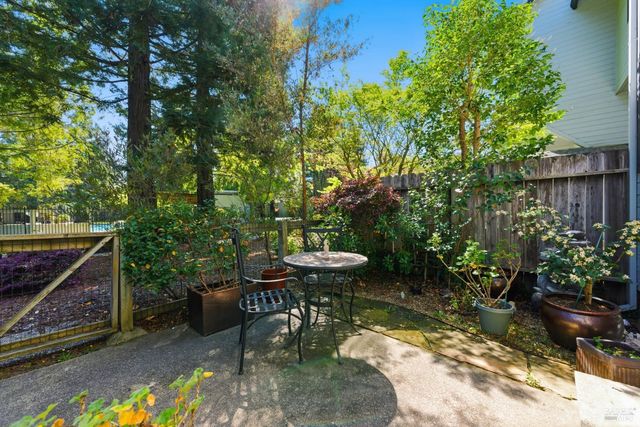 2 Village Pkwy, Napa, CA 94558